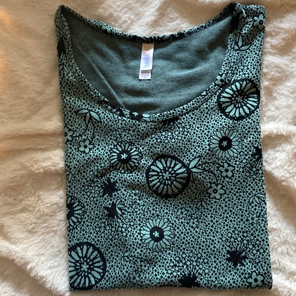 Size XL in women’s LuLa Roe shirt